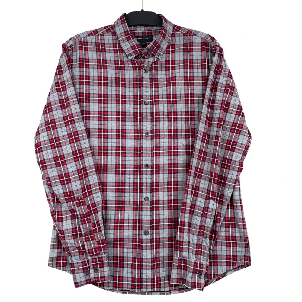 Banana Republic Untucked Fit Mens M 100% Cotton Red Gray Plaid Button Down Shirt